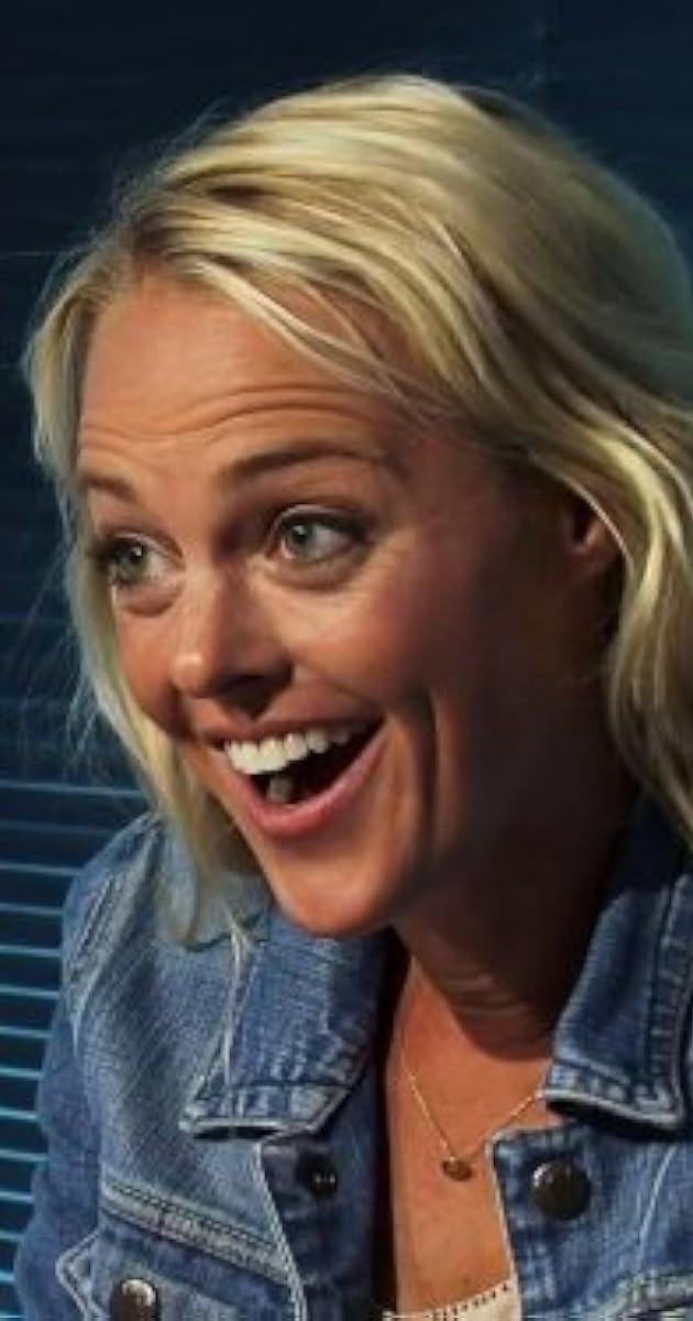 "Storage Wars Texas" Cardboard Couture (TV Episode 2013) Plot